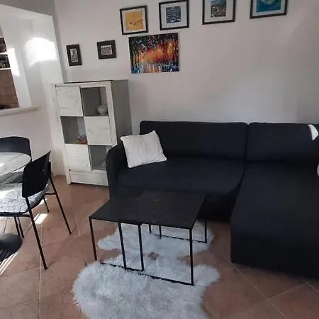 Apartman Nika On The Mlini